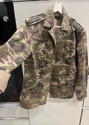 Düğmeli Kamuflaj Desenli Kadın Ceket - Görsel 4