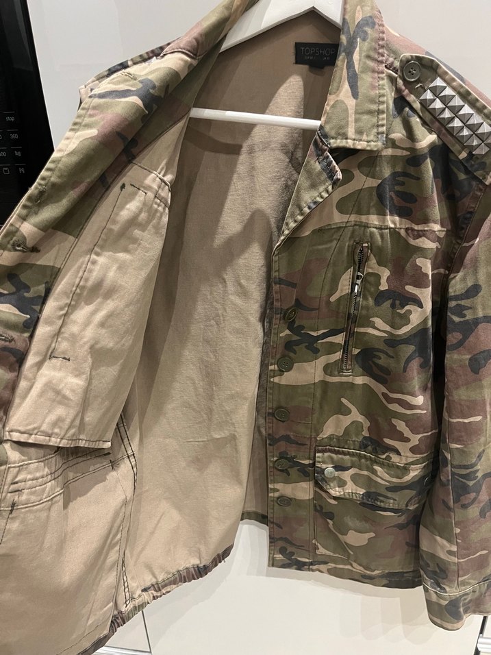 Düğmeli Kamuflaj Desenli Kadın Ceket - Görsel 3