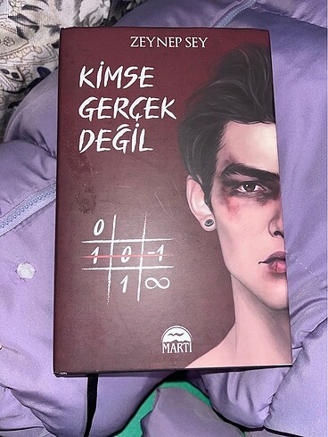 Kimse gerçek değil