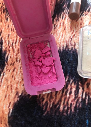 Pembe ve Açık Tonlu Makyaj Ürünleri Seti - Görsel 7