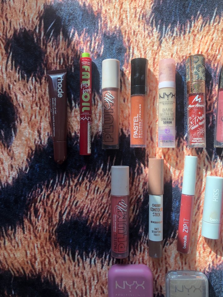 Pembe ve Açık Tonlu Makyaj Ürünleri Seti - Görsel 2