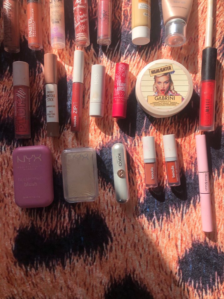 Pembe ve Açık Tonlu Makyaj Ürünleri Seti - Görsel 4