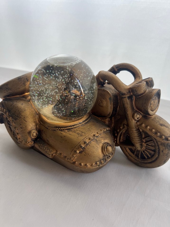 Parlak Altın Renkli Motosiklet Figürü - Görsel 2