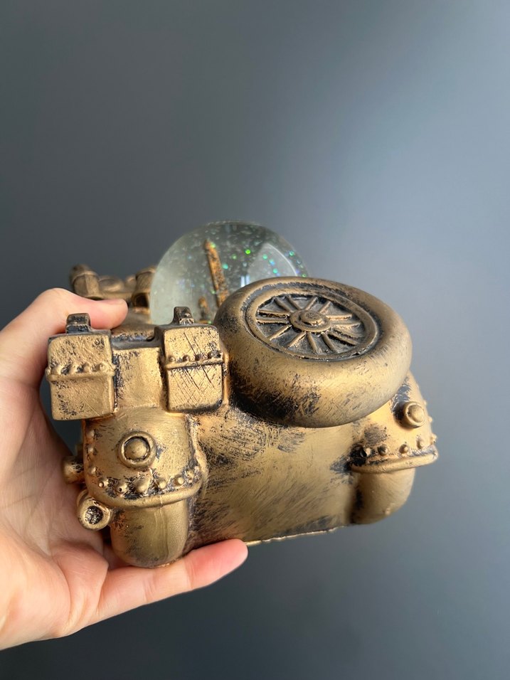 Parlak Altın Renkli Motosiklet Figürü - Görsel 5