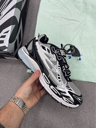 Off White