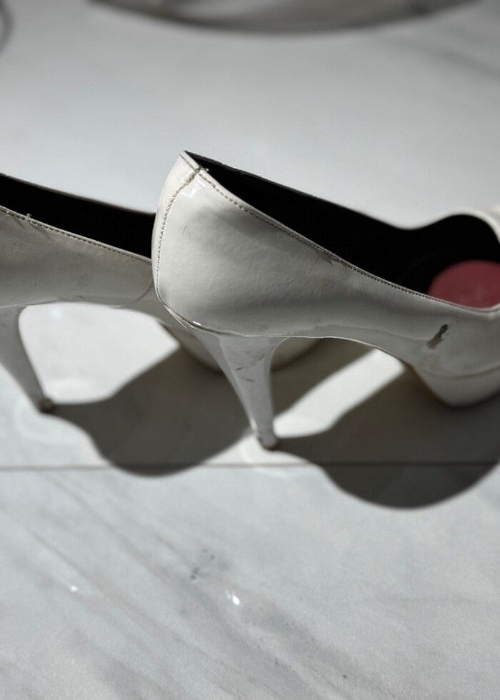 Beyaz topuklu - Görsel 2