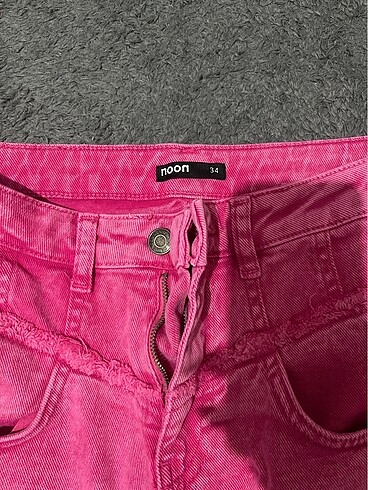 PEMBE JEAN