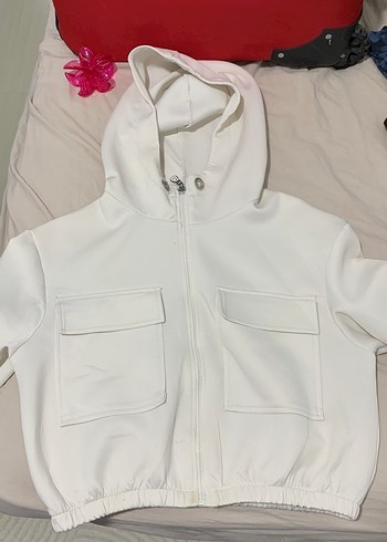 Zara Minimal Beyaz Kapusonlu Kisa Sweatshirt