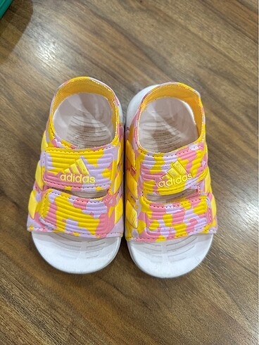 Adidas sandalet