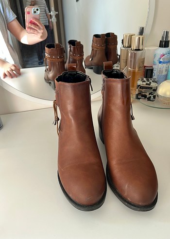 Deri Kadın Bot - Görsel 3