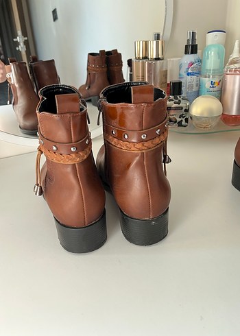 Deri Kadın Bot - Görsel 4