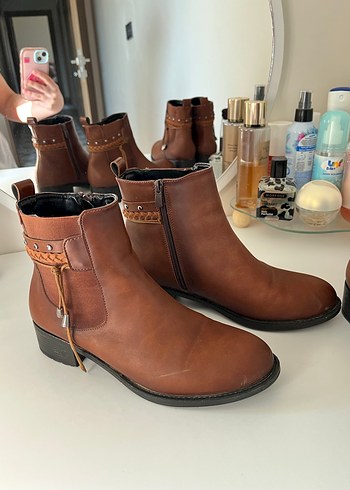 Deri Kadın Bot - Görsel 2