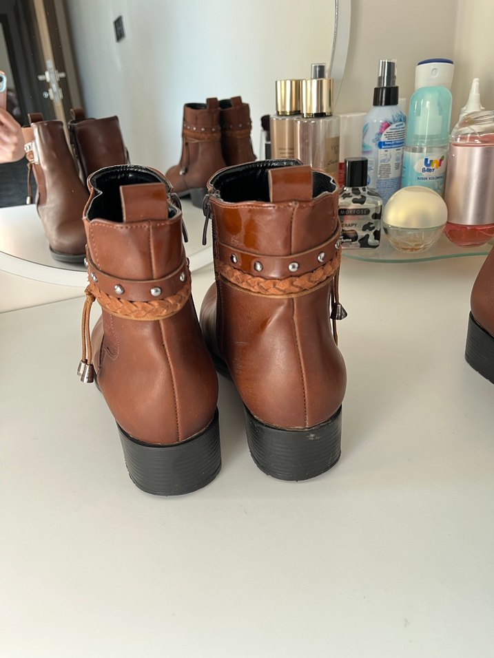 Deri Kadın Bot - Görsel 4