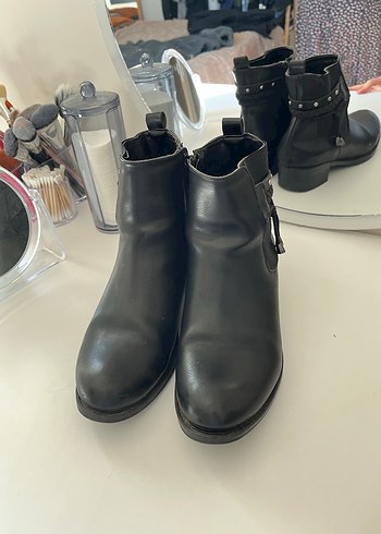 Siyah Deri Kadın Bot - Görsel 3