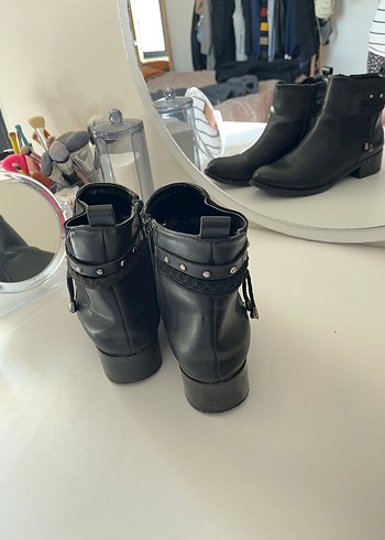 Siyah Deri Kadın Bot - Görsel 4