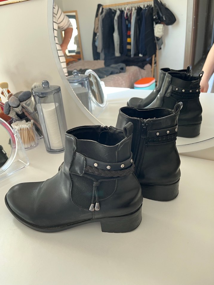 Siyah Deri Kadın Bot - Görsel 2