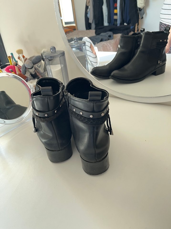 Siyah Deri Kadın Bot - Görsel 4