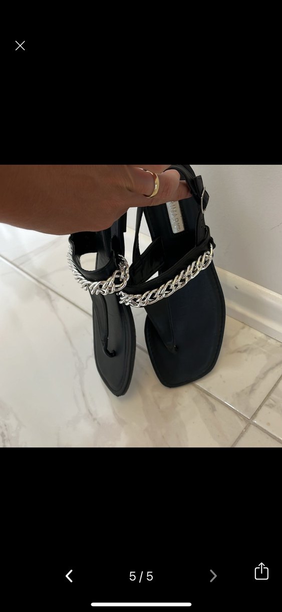 Zincir Detaylı Siyah Sandalet - Görsel 3