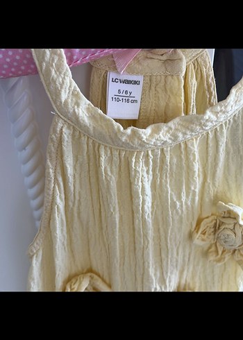 Sarı Nakışlı Kolsuz Keten Kız Elbisesi - Görsel 2