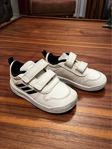 21 Beden Adidas çocuk ayakkabı