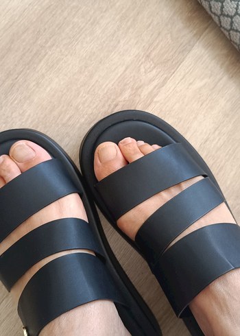 Tokalı Siyah Kadın Dolgu Topuk Terlik - Görsel 3