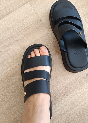 Tokalı Siyah Kadın Dolgu Topuk Terlik - Görsel 5