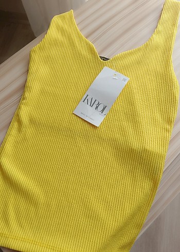 Sarı V Yakalı Kadın Kolsuz Mini Triko Atlet - Görsel 3