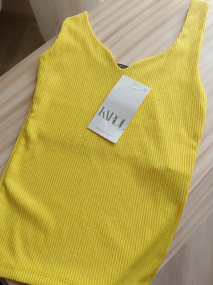 Sarı V Yakalı Kadın Kolsuz Mini Triko Atlet - Görsel 3