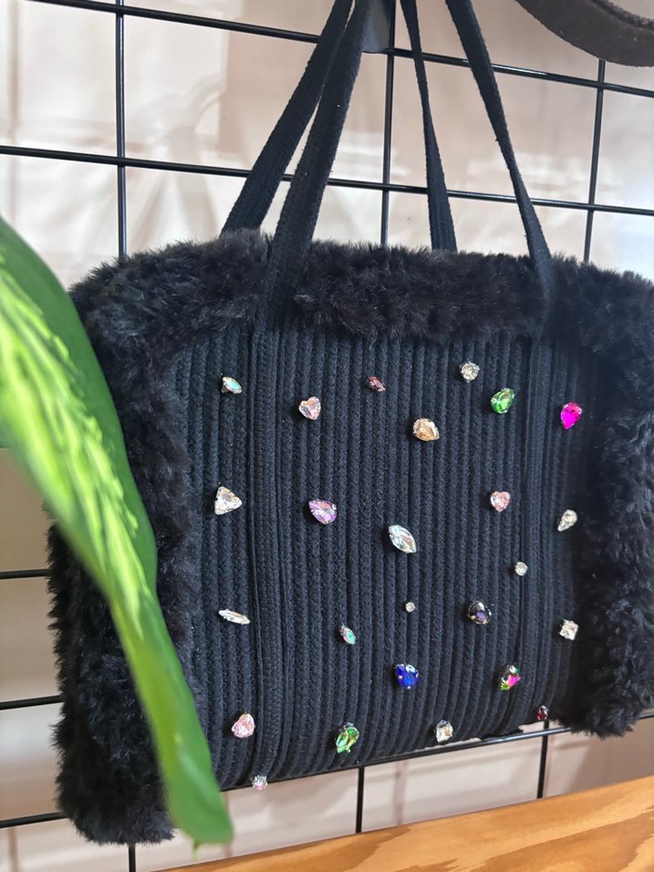 Siyah Kürklü Nakışlı Kadın Çanta - Görsel 3