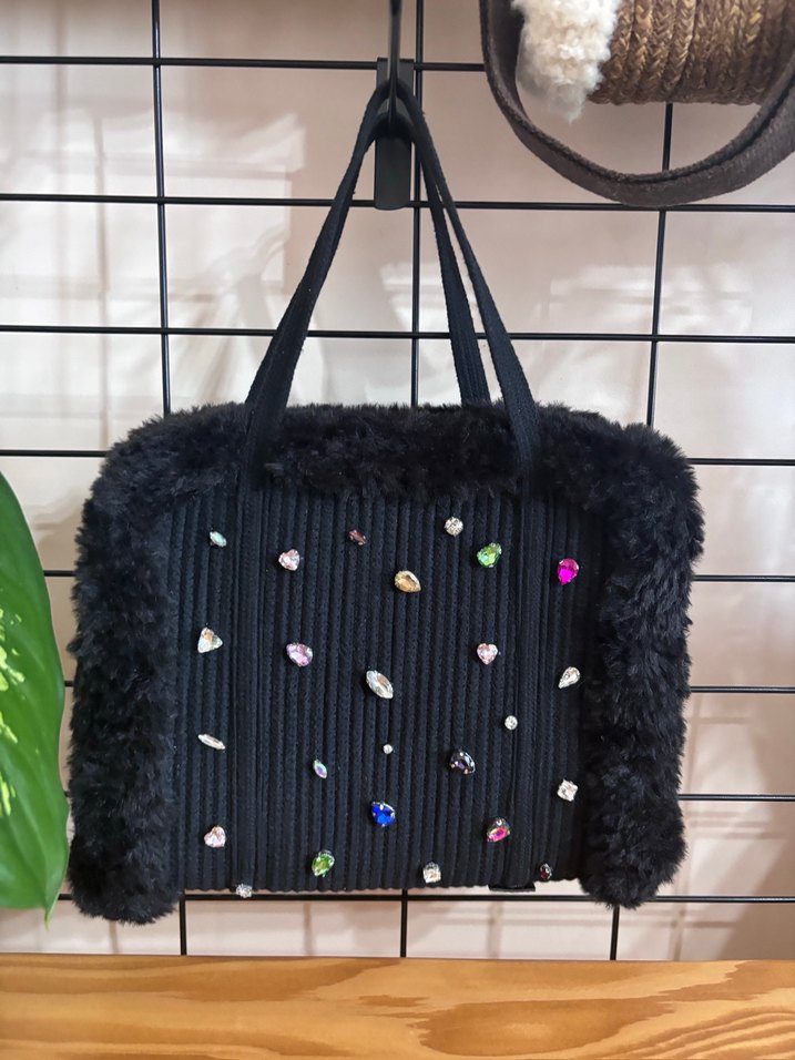 Siyah Kürklü Nakışlı Kadın Çanta - Görsel 2