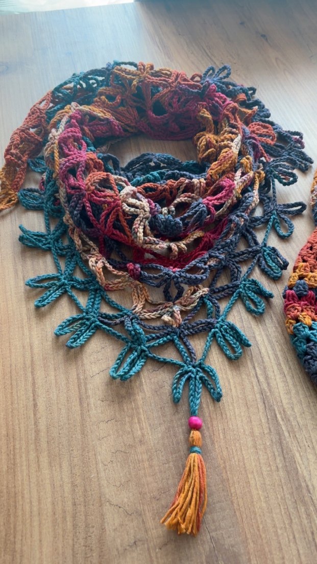 Bayanlar i için Renkli Örgü Bere ve Fular Seti - Görsel 3