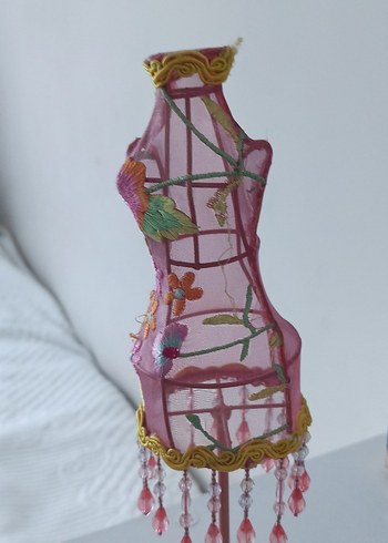 Pembe Nakışlı Figür - Görsel 2