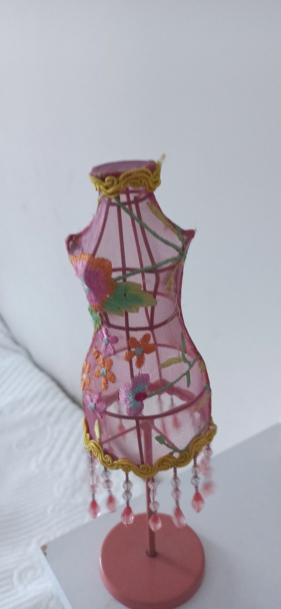 Pembe Nakışlı Figür - Görsel 3