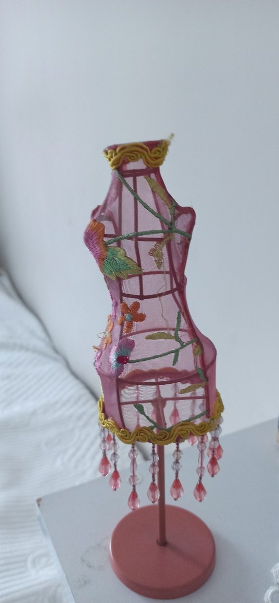 Pembe Nakışlı Figür - Görsel 2