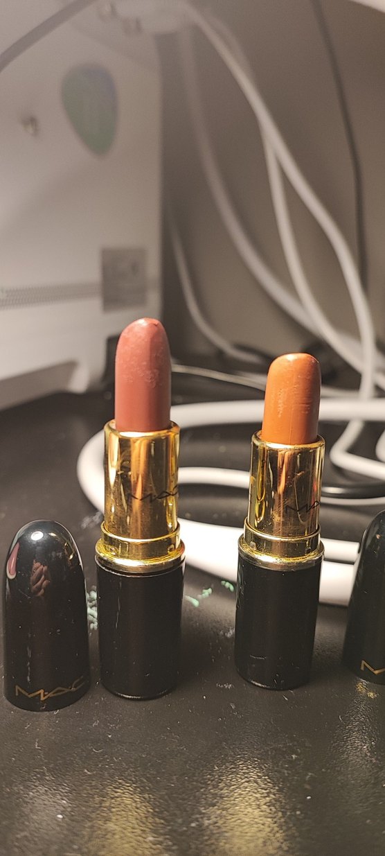MAC Koyu Kırmızı Ruj - Görsel 2