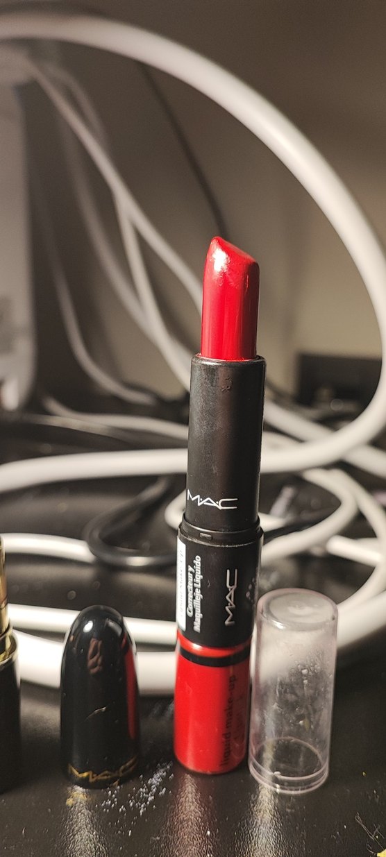 MAC Koyu Kırmızı Ruj - Görsel 4
