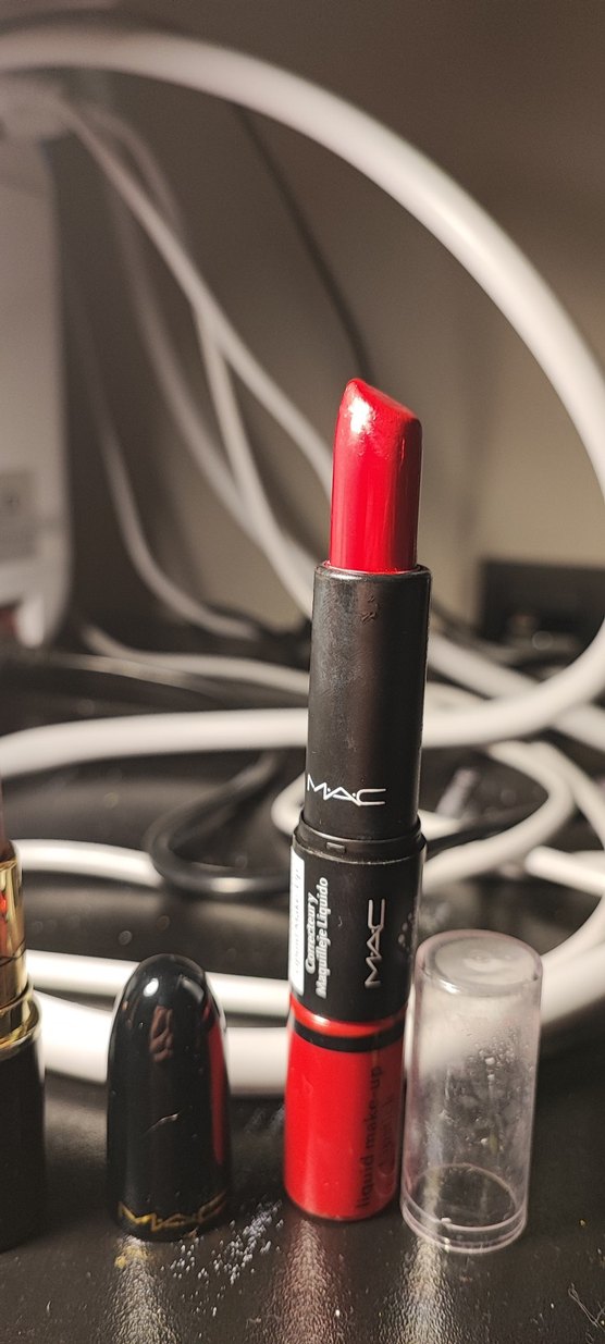 MAC Koyu Kırmızı Ruj - Görsel 3