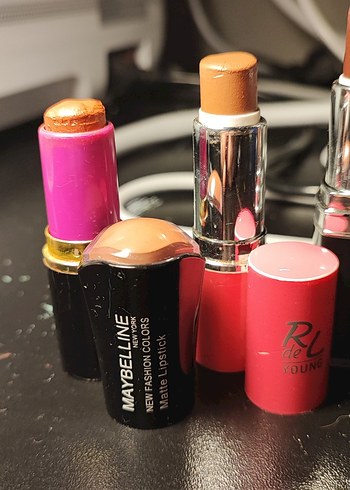 Çok Renkli Koyu Ruj Seti - Görsel 2