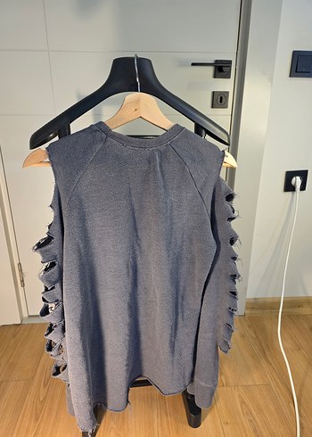 Gri Kadın Yırtık Kollu Denim Kazak - Görsel 2