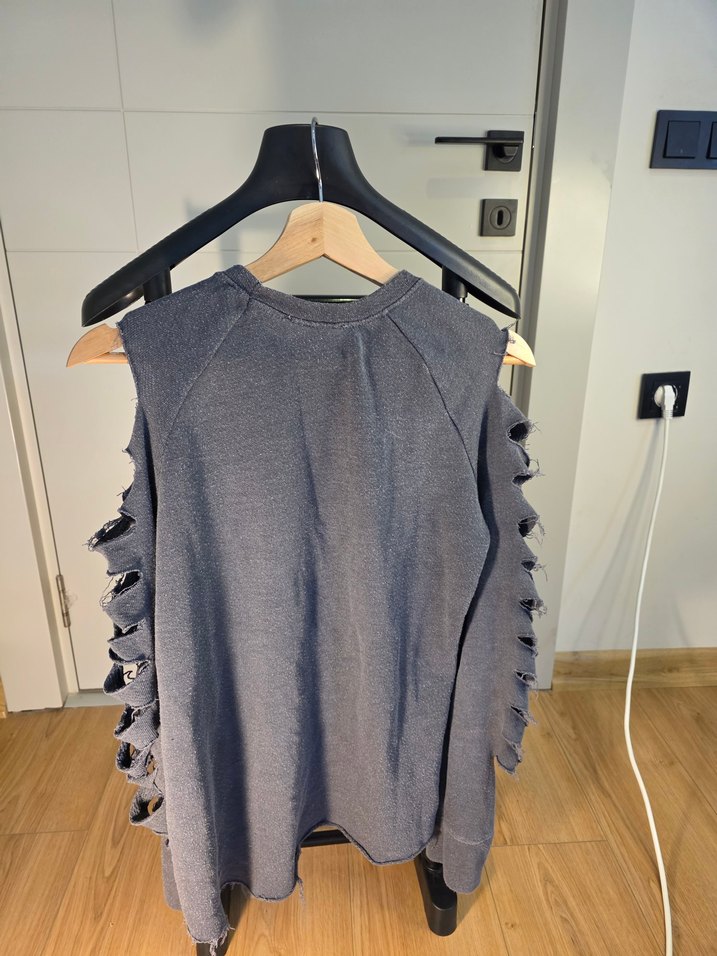 Gri Kadın Yırtık Kollu Denim Kazak - Görsel 2