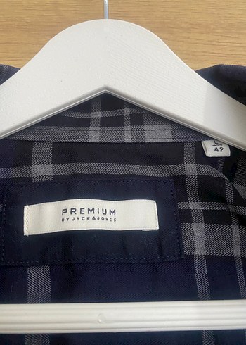 m Beden Jack & Jones marka Kaliteli ve şık erkek gömleği