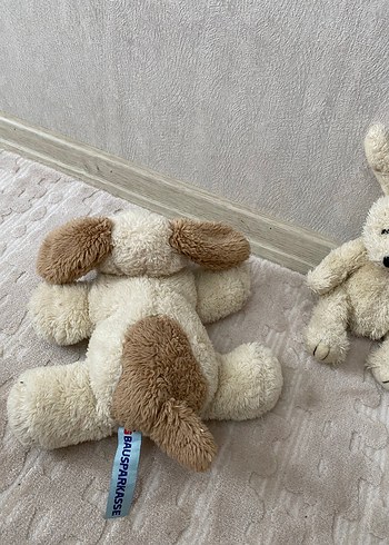 Beden Beyaz peluş oyuncak tavşan ve köpek