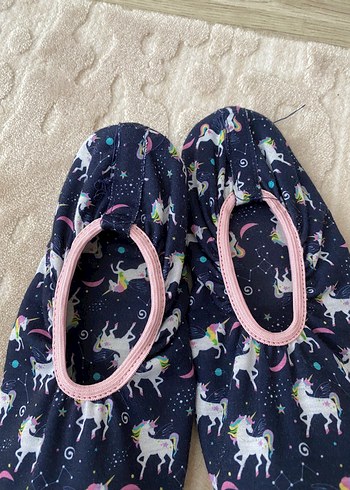 Yurtdışından Gelen 36 Numara Unicorn Desenli Ev Babeti - Görsel 3