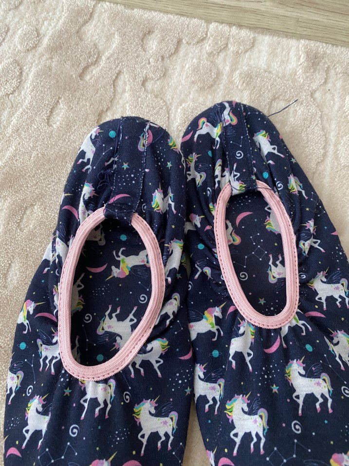 Yurtdışından Gelen 36 Numara Unicorn Desenli Ev Babeti - Görsel 3