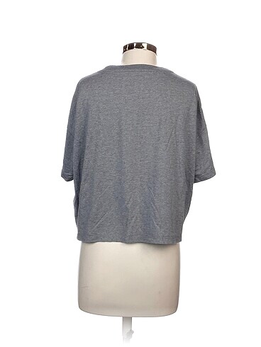 m Beden Nike T-shirt %70 İndirimli.