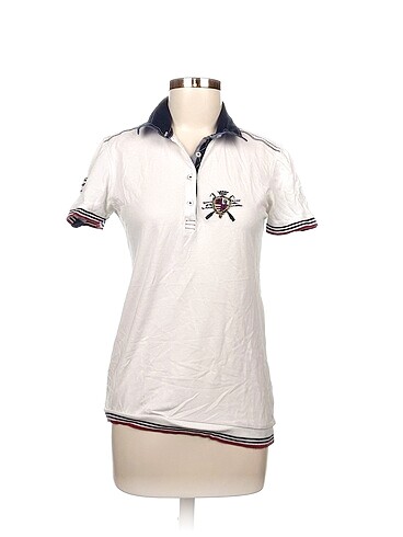 Defacto T-shirt %70 İndirimli.