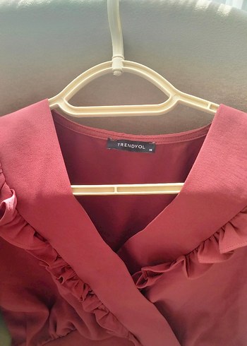 Bordo V Yaka Fırfırlı Kadın Bluz - Görsel 3