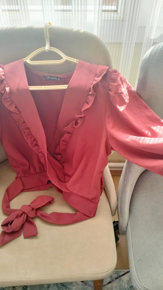 Bordo V Yaka Fırfırlı Kadın Bluz - Görsel 2