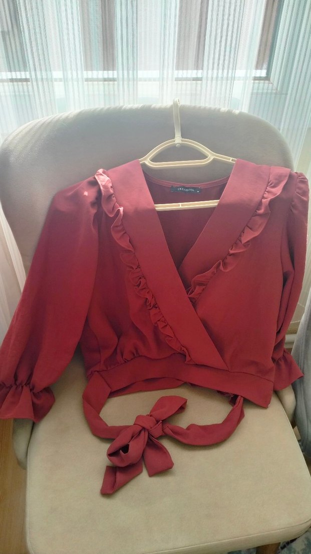 Bordo V Yaka Fırfırlı Kadın Bluz - Görsel 5