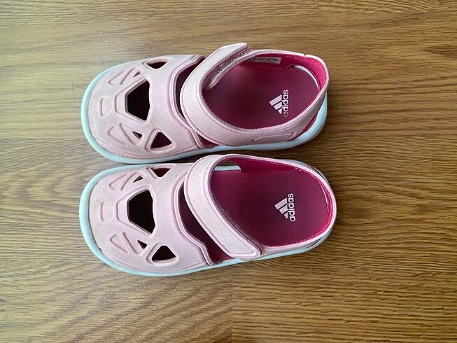 26 Beden çeşitli Renk Adidas skechers orijinal ayakkabı ve sandalet